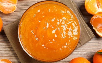 Намазываю на хлеб и улыбаюсь — этот мандариново-яблочный джем пахнет детством и праздником