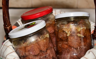 Вкусно, ароматно, нажористо — рядом с этой домашней тушенкой магазинная даже рядом не стоит