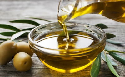 Добавил в салат — и гости уверены, что это доставка: с этим копченым маслом любой ужин преображается до неузнаваемости