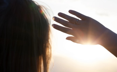 Лето и счастье связаны: ученые объяснили, как солнечный свет меняет мозг и настроение