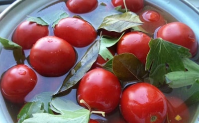 Готовлю осенью — наслаждаемся всю зиму: эти бочковые томаты просто тают во рту