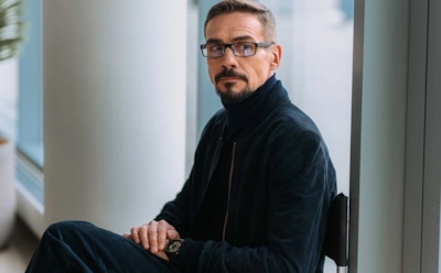 Звезда фильма «Бой с тенью» Денис Никифоров умудрился сломать ногу дома