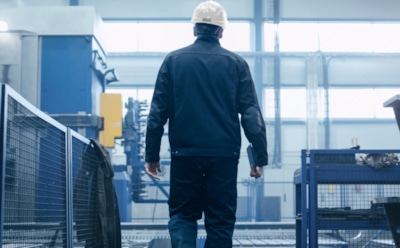 Когда инструмент не под руку: эксперт объяснил, почему левши чаще получают травмы на производстве