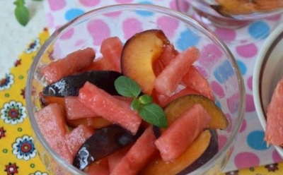 Этот внезапный дуэт поразит вас в самое сердце — с таким салатом привычные фрукты зазвучат по-новому
