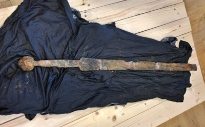 Вместо щуки — артефакт: поляк вытащил из Вислы средневековый рыцарский меч