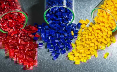 Из лаборатории в энергетику: новый полимер может изменить аккумуляторы и электронику