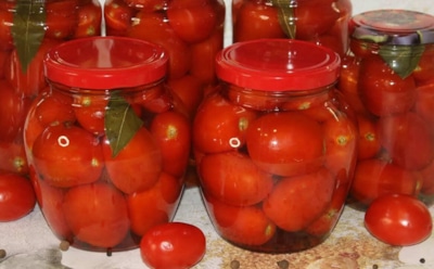 Сколько ни закручиваю — всегда мало: эти помидоры очень быстро станут любимой закуской вашей семьи