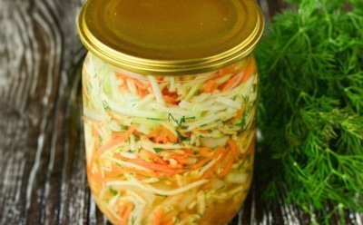 Ставлю и ставлю на стол — а родные просят еще и еще: эти кабачки по-корейски стали нашей любимой зимней закуской