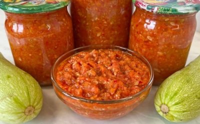 Заготовьте кабачки в новом амплуа: попробовав блюда с этой аджикой, гости точно будут просить добавки