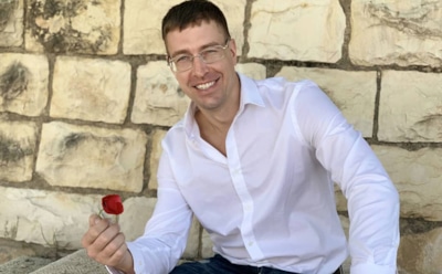 «Секс-гуру» Алекса Лесли заочно арестовали в РФ и разыскивают в Польше