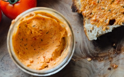 Необычная альтернатива классическому сливочному: учимся готовить томатное масло для бутербродов