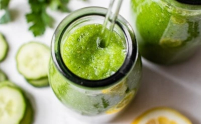 Полезнее кофе и вкуснее чая: этот смузи из огурца и фруктов удивит свежестью и легкостью
