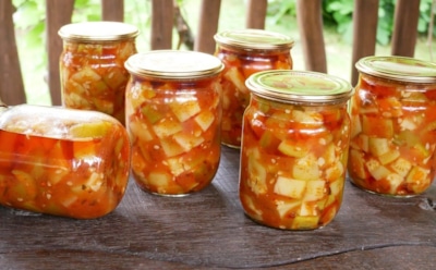 Пикантный взрыв вкуса — для яркого застолья: эти кабачки с соусом станут звездой вашего стола