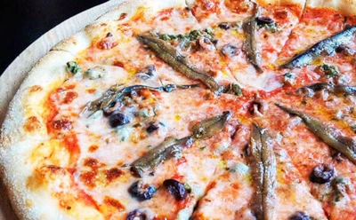 Устройте близким праздник по-средиземноморски: от такой пиццы точно никто не откажется