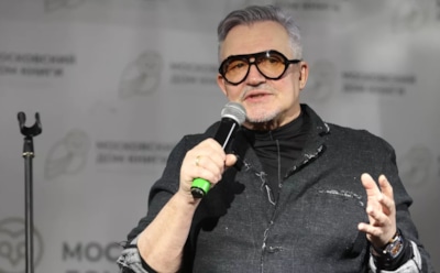 Дибров высказался о планах на пятый брак: лишившегося жены ведущего уже заподозрили в романе с юной красоткой