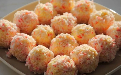 Однажды попробовала — теперь друзья просят готовить постоянно: эти сырные шарики на столе долго не задерживаются