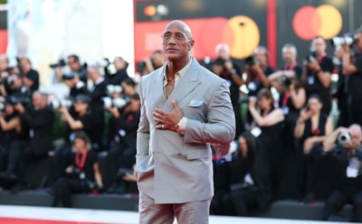 Скала дрогнула: Дуэйн Джонсон расплакался на фестивале в Венеции