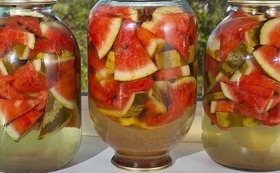 В холода вкуснее не придумать: стоит лишь достать банку с мочеными арбузами — уже гости на пороге, словно чувствуют