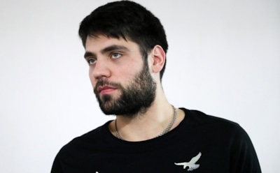 "Встречался одновременно с шестью девушками": режиссер Бутаков обвинен в домогательствах