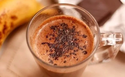 Осень больше не страшна — этот теплый коктейль согреет и поднимет настроение