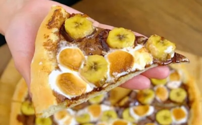 Дети сходят с ума от этой пиццы: банан, шоколад и маршмеллоу творят чудеса