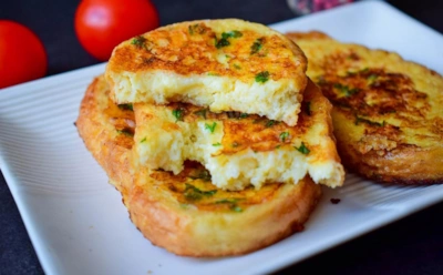 Достаю сковороду — и начинается магия: эти сырные гренки с луком радуют и взрослых, и детей