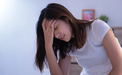 Не просто мигрень, а сигнал беды: врач объяснил, почему шейный остеохондроз вызывает частые головные боли