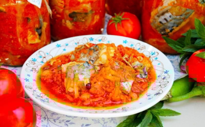 Готовлю этот салат каждый год: скумбрия с овощами улетает быстрее, чем успеваю закатать — мало что доживает до зимы