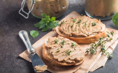 Нежный паштет с винным настроением — этот домашний деликатес идеально подойдет на праздничный стол