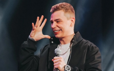 Настоящий орел: стендапер Сергей Орлов защитил девушек от пьяных мужчин в центре Москвы