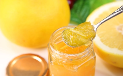 Зима будет солнечной: каждый год готовлю такой джем к тостам и сырникам — выходит кисленько, но невероятно вкусно