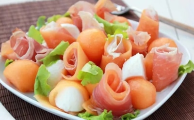 Эту аппетитную закуску можно приготовить всего за 10 минут — и она исчезнет первой с любого стола