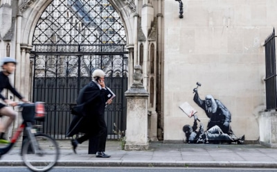 Личность придется раскрыть: полиция завела дело на загадочного художника Бэнкси