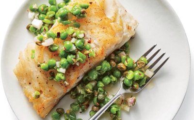 Когда хочется сытного ужина — запекаю треску с овощами и специями в пряном соусе: эта рыбка просто тает во рту