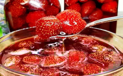 Десерт, который готовится сам: делайте клубничное варенье без лишних усилий и кипящих тазиков — в мультиварке