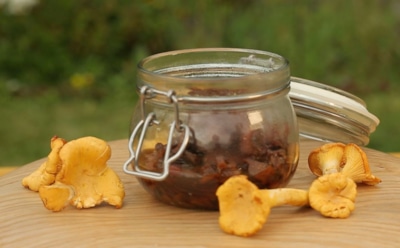 Дед-грибник сначала потянулся к топору, но потом распробовал: это удивительное варенье из лисичек не оставит равнодушных за столом