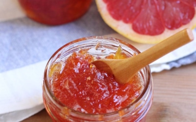Раз попробовала — теперь закатываю каждый год: это грейпфрутовое варенье дети так любят, что приходится прятать от них банки