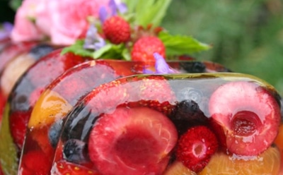 Фрукты и ягоды дарят десерт: этот террин с арбузом и сливами всегда превращает завтрак в маленький праздник