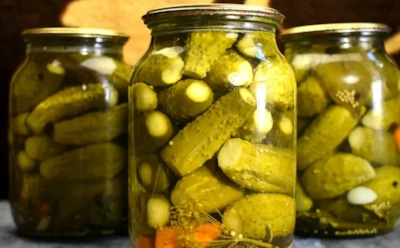 Секрет хруста — в уксусе: такие огурчики закатываю каждый год с запасом — а разлетаются за считанные недели