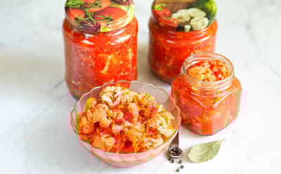 Не просто цветная капуста — настоящий деликатес: этот зимний салат в банке станет вашей любимой заготовкой после первого раза