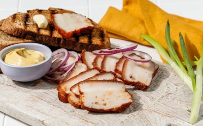 Луковая шелуха творит чудеса: сало в мультиварке получается не хуже, чем у бабушки