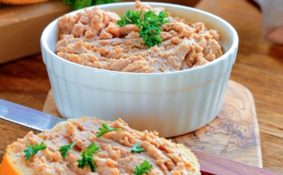 Мой любимый рецепт покорил друзей: этот паштет из куриной грудки исчезает с тарелок моментально