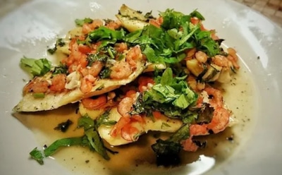 Забудьте про курицу — есть угощение поинтересней: это рыбное карри в кокосовом соусе удивит вас с первого кусочка