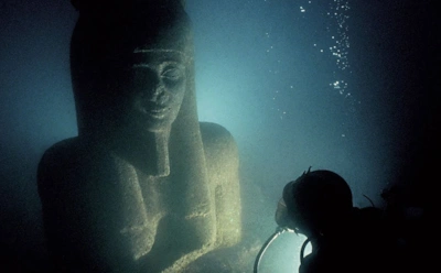 Тысячи лет под водой: археологи достали из моря сфинкса и статуи древних властителей Египта