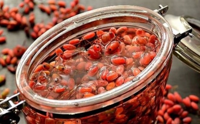 Ни разу до конца зимы не хватило: каждый год варю это барбарисовое варенье — семья сметает его всего за пару дней