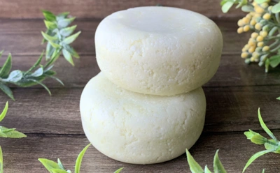 Маленький брусок — большие возможности: почему твердый шампунь лучше жидкого