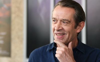 Вот Шукшин бы удивился: в «Современнике» поставили спектакль с ИИ - Машков рассказал о новаторском подходе