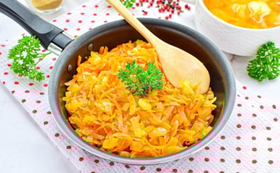 Люблю, когда быстро и вкусно: поэтому я заготавливаю эту зажарку из овощей осенью — и экономлю время зимой