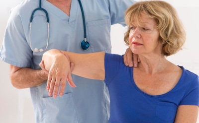 Боль приходит последней: ревматолог назвала повседневные факторы, разрушающие суставы годами