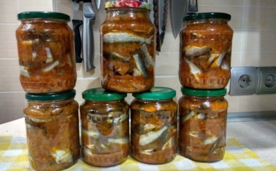 На зиму можно закручивать не только овощи: этот рыбный салат по-настоящему выручает, когда быстро нужен сытный ужин